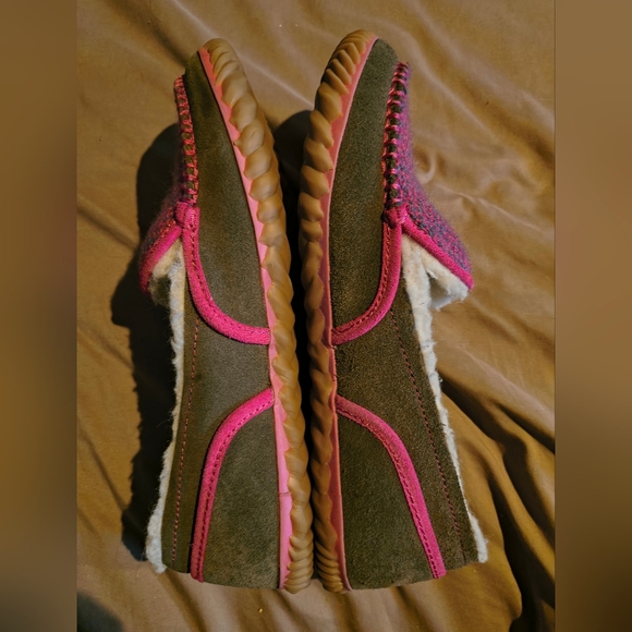 Sorel Pink Slippers - Picture 2 of 7